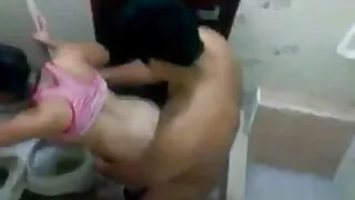 VR PORN - ممارسة الجنس بورنو مترجم جديد مع Ur GF ووالدتها زوجة الأب